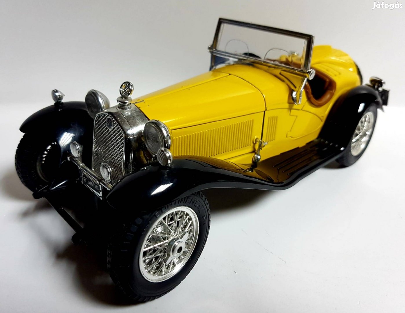 1/18 Alfa Romeo 2300 Spider Burago kiadású autómodell 