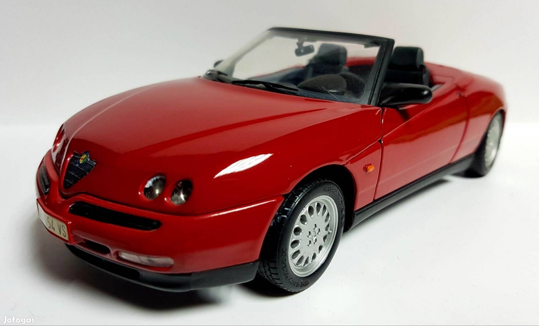 1/18 Alfa Romeo Spider Maisto kiadású autómodell 