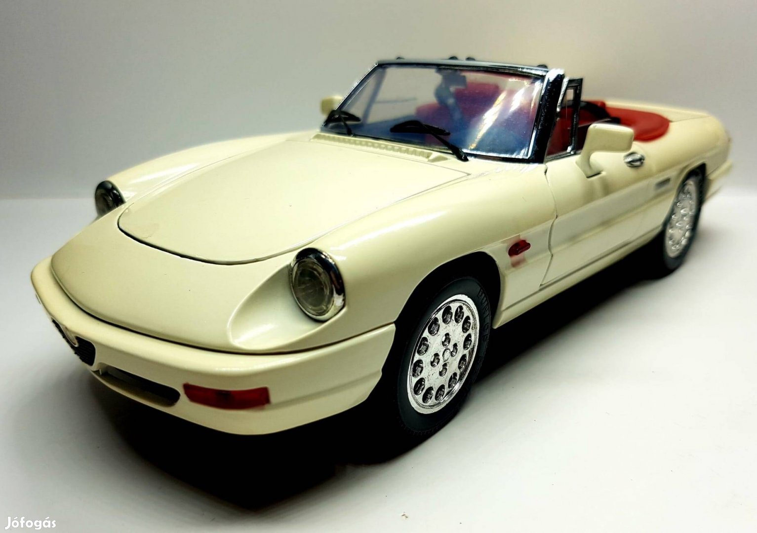 1/18 Alfa Romeo Spider autómodell 