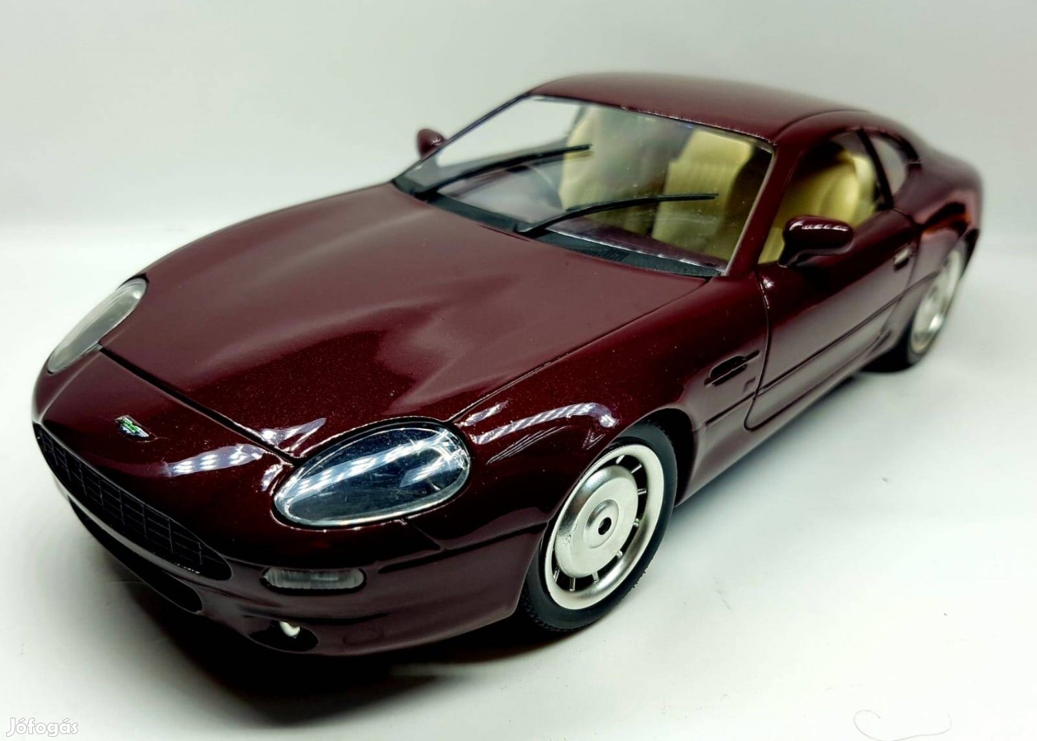 1/18 Aston Martin DB7 Guiloy kiadású autómodell 