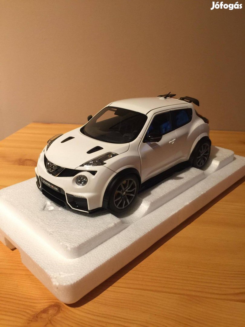 1:18 Autoart Nissan Juke R Nismo modell 1/18