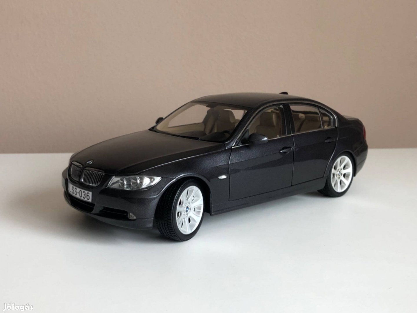 1:18 BMW E90 sedan modellautó