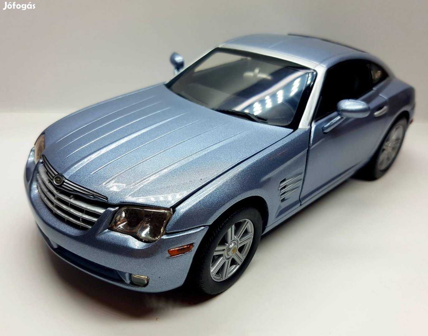 1/18 Chrysler Crossfire Motormax kiadású autómodell 