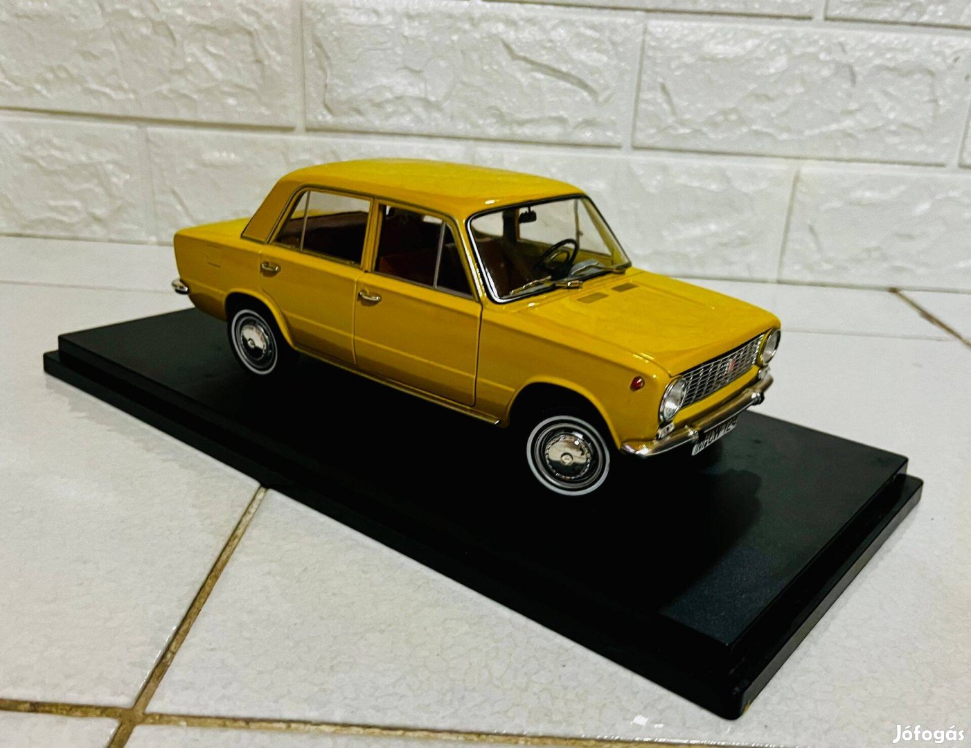 1/18 Fiat 124 / Lada 1200 nyitható autómodell 1:18 ritka !