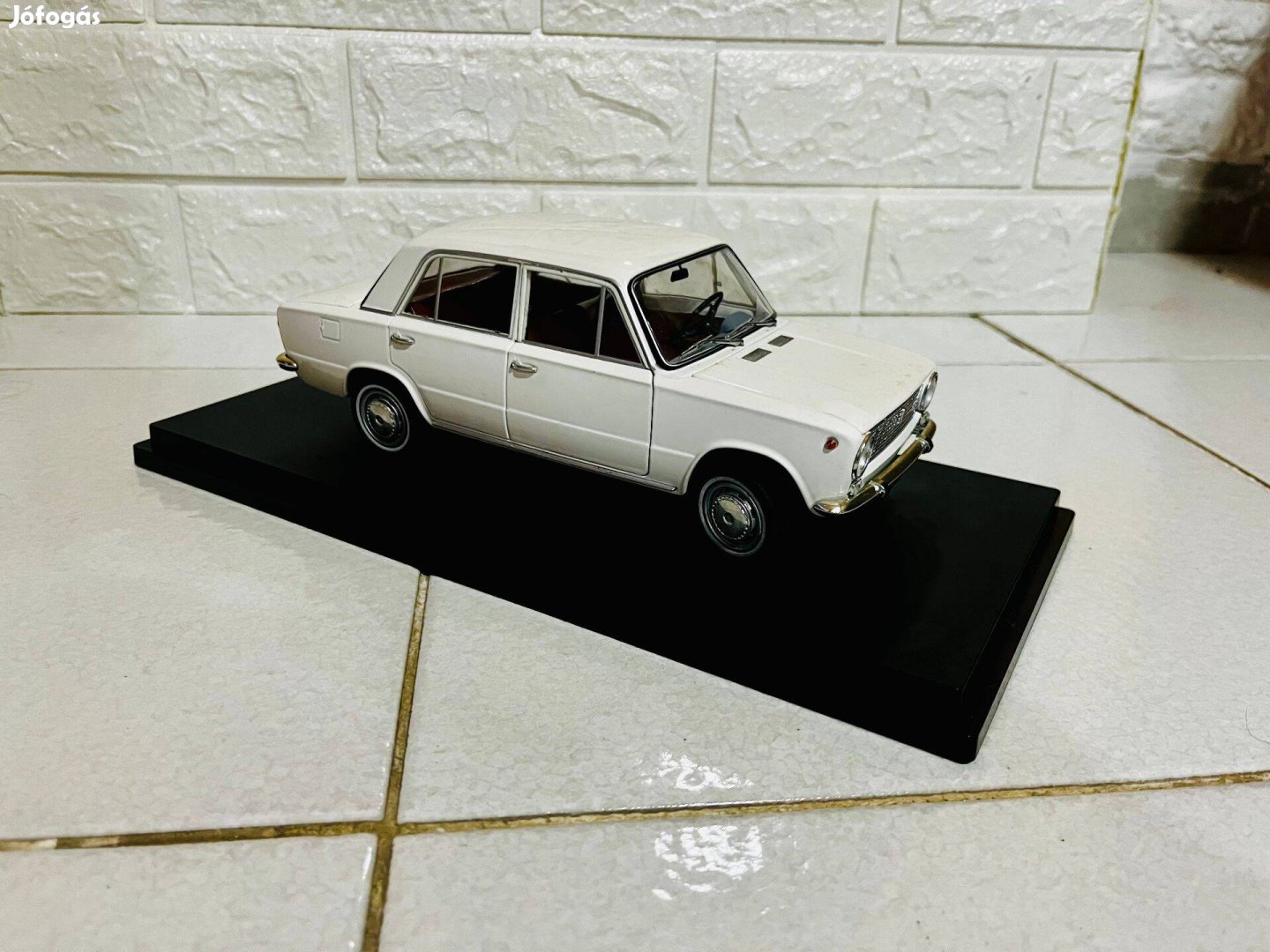 1/18 Fiat 124 / Lada 1200 nyitható autómodell 1:18 ritka ! Triple9