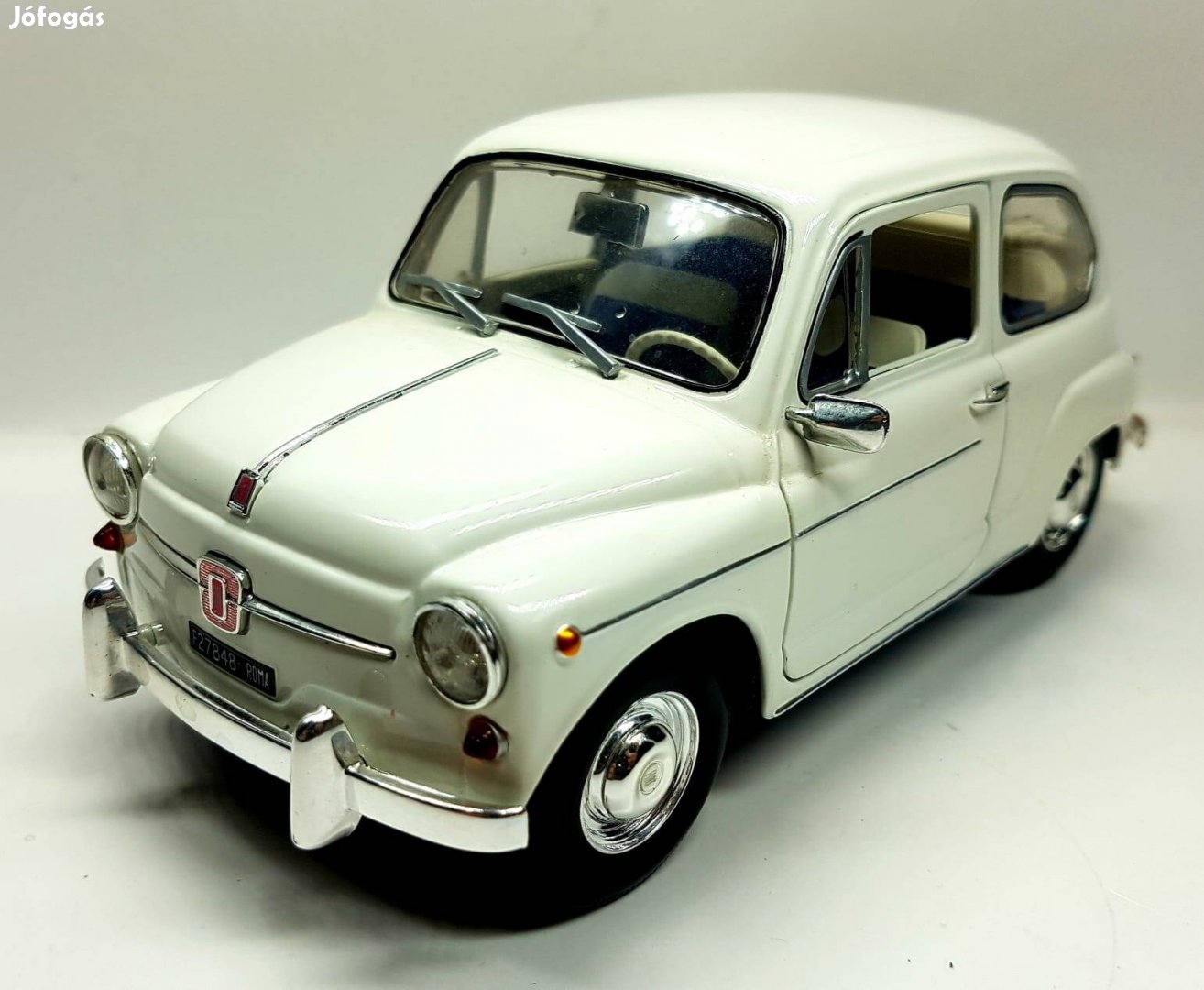 1/18 Fiat 600 Revell kiadású autómodell 