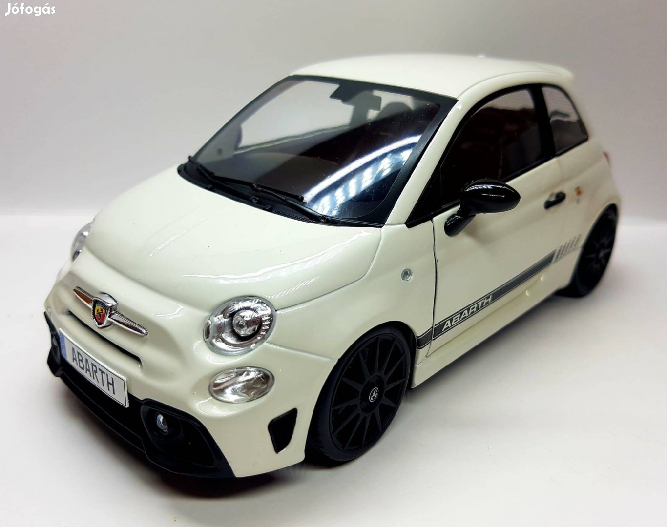 1/18 Fiat F595 Abarth Solido kiadású autómodell 