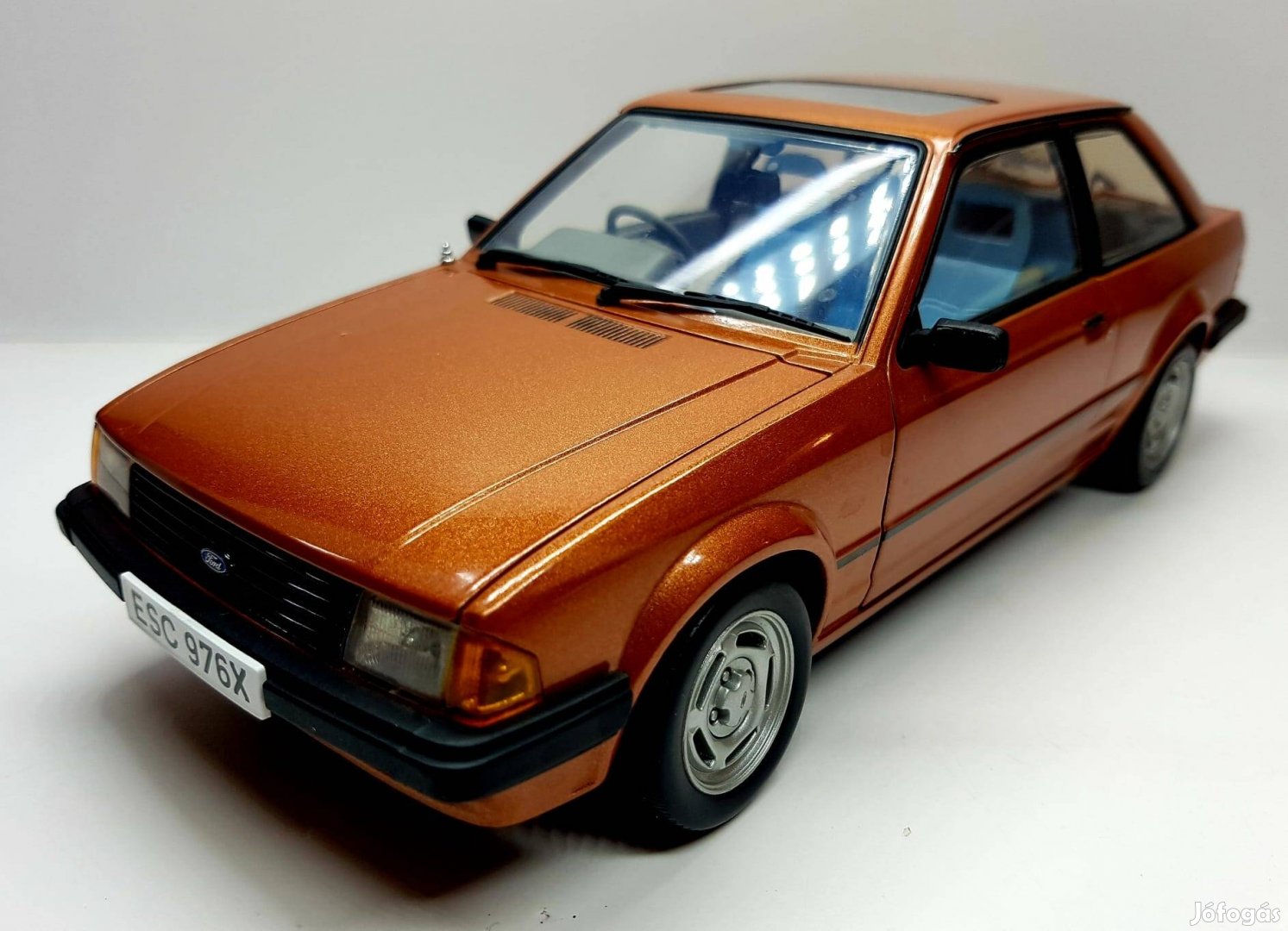 1/18 Ford Escort Mkiii Sunstar kiadású autómodell 