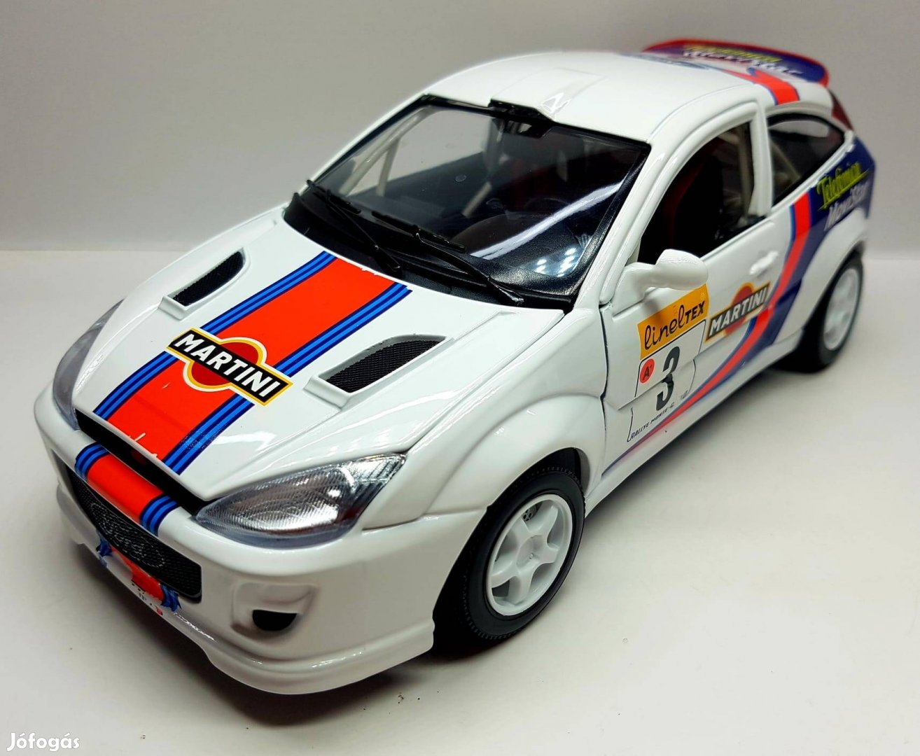 1/18 Ford Focus Burago kiadású autómodell 