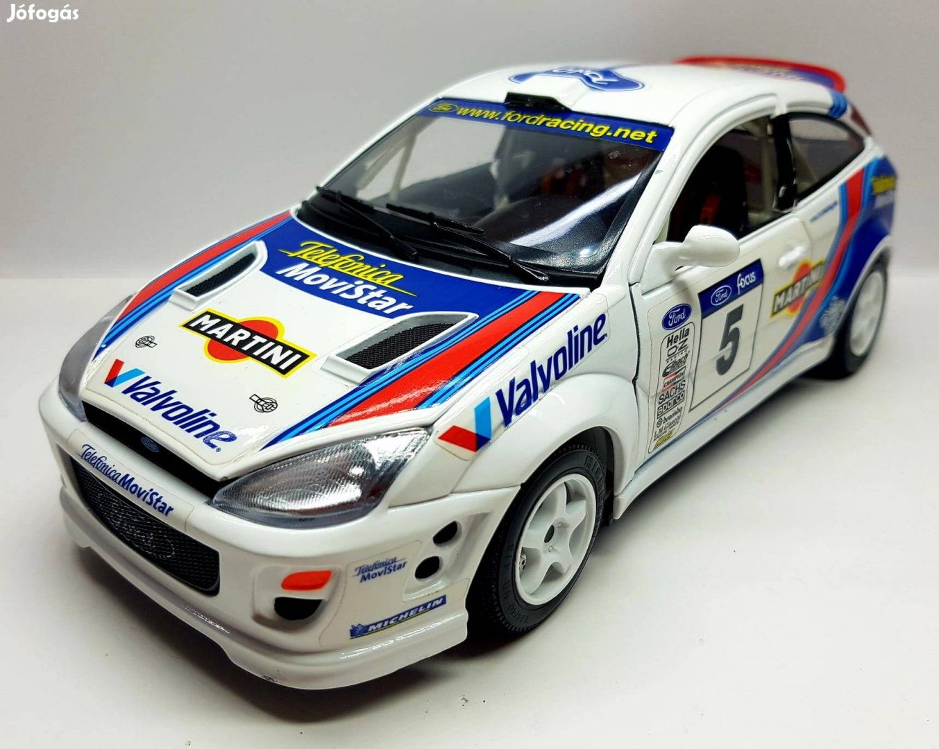 1/18 Ford Focus Burago kiadású autómodell 