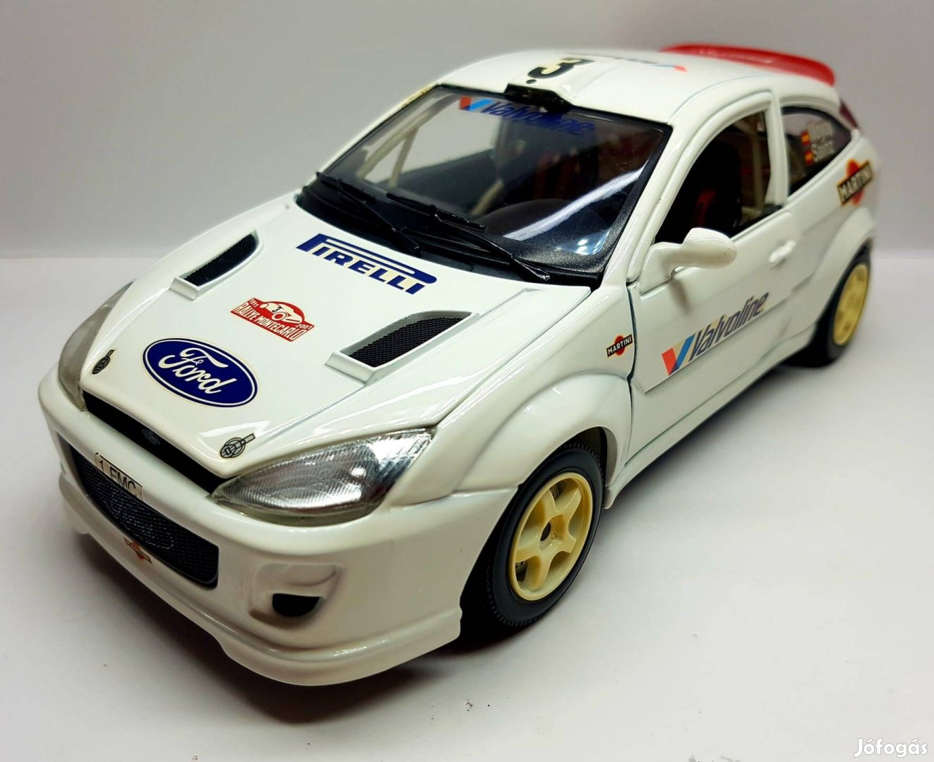 1/18 Ford Focus Burago kiadású autómodell 