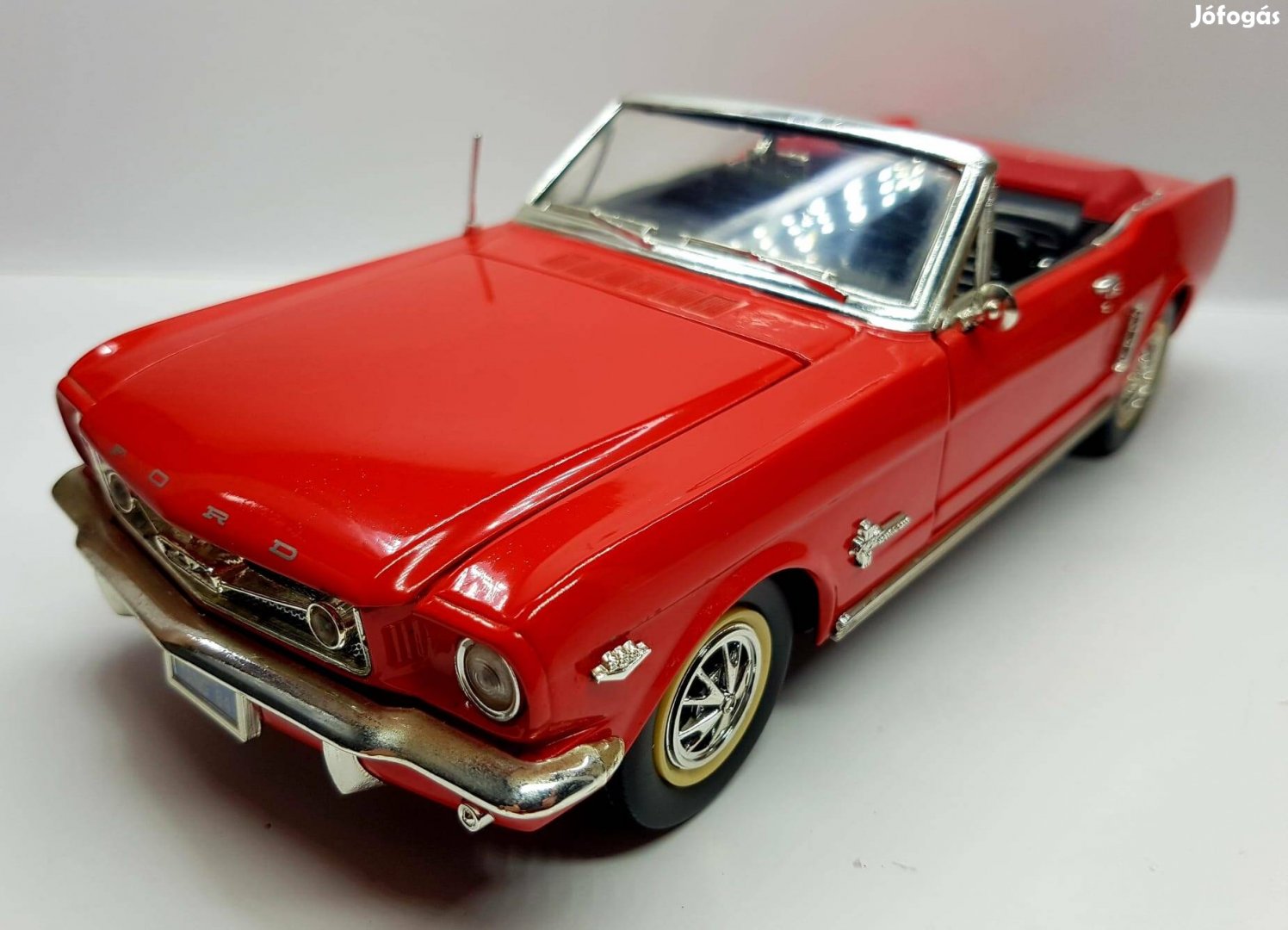 1/18 Ford Mustang Mira kiadású autómodell 