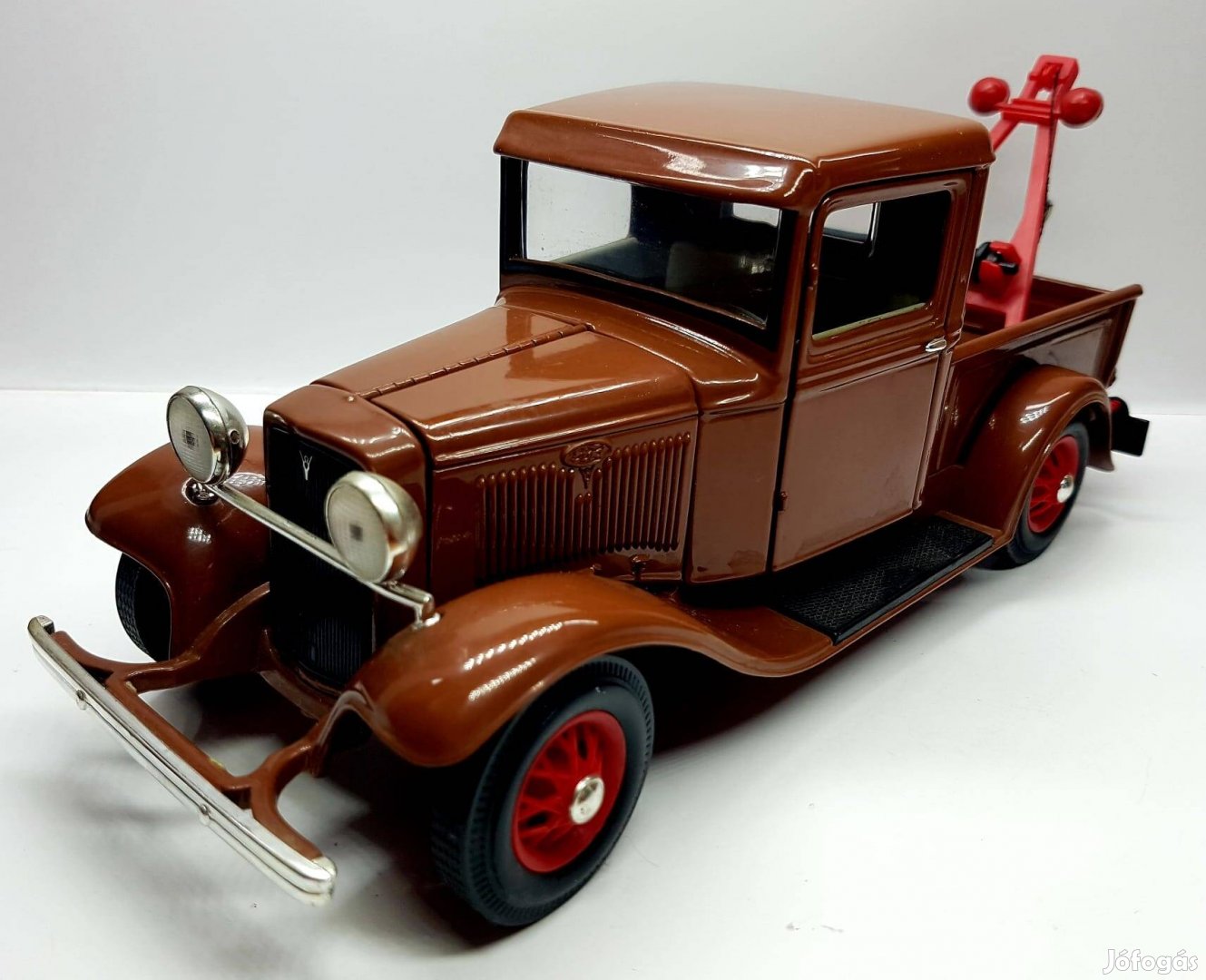 1/18 Ford Pick-Up Roadlegends kiadású autómodell 