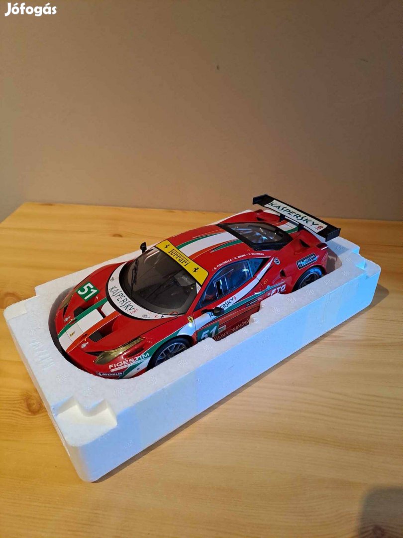 1:18 Hot Wheels Elite Ferrari 458 Italia GT2 modell