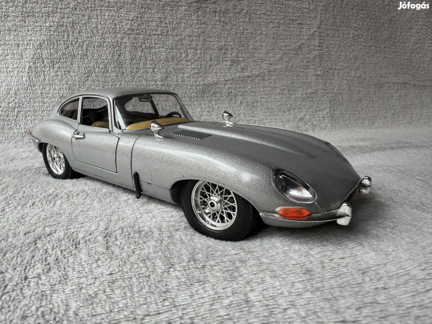 1:18 Jaguar E-Type (1961) Burago