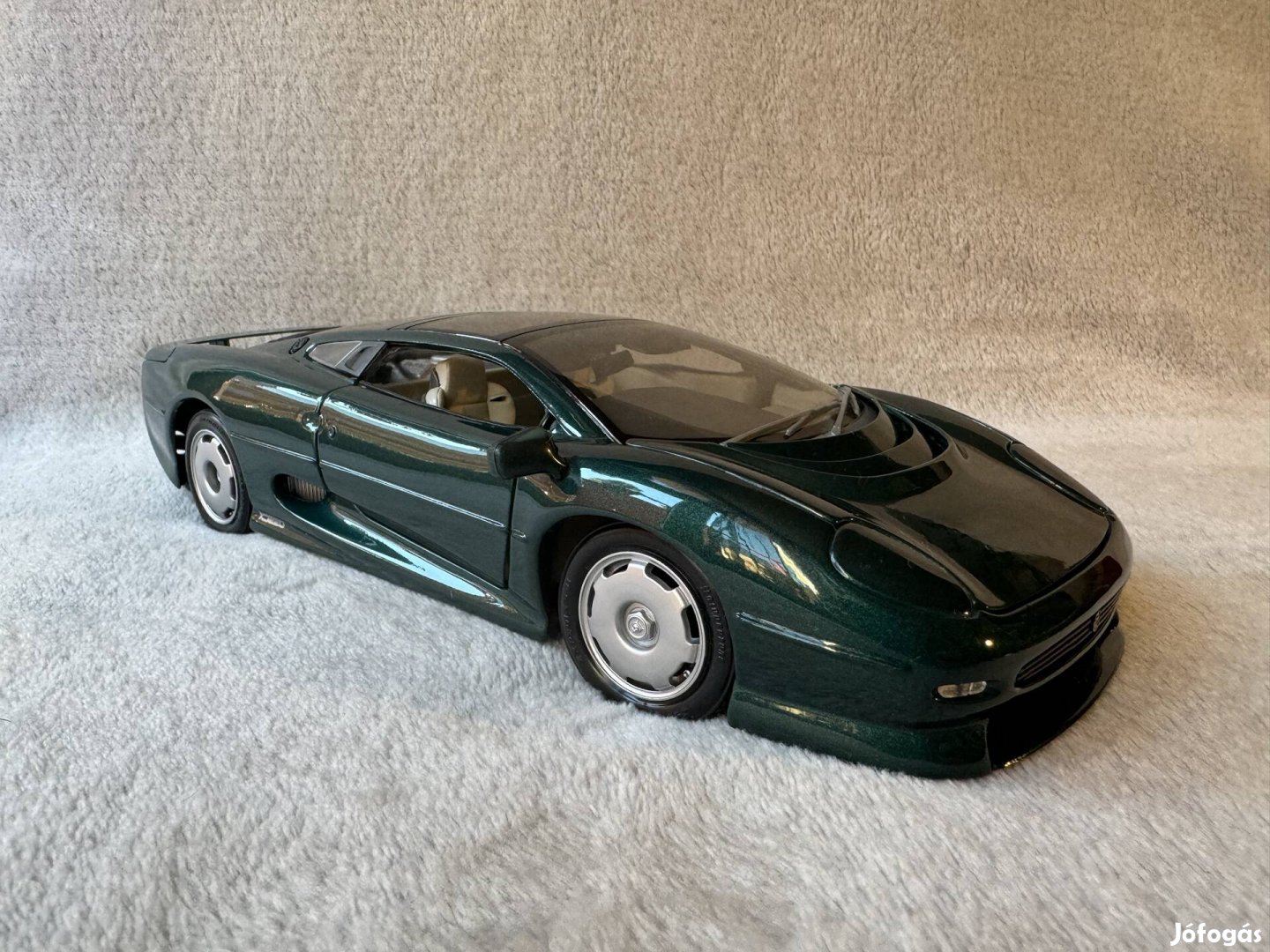 1:18 Jaguar Xj220 (1992) Maisto