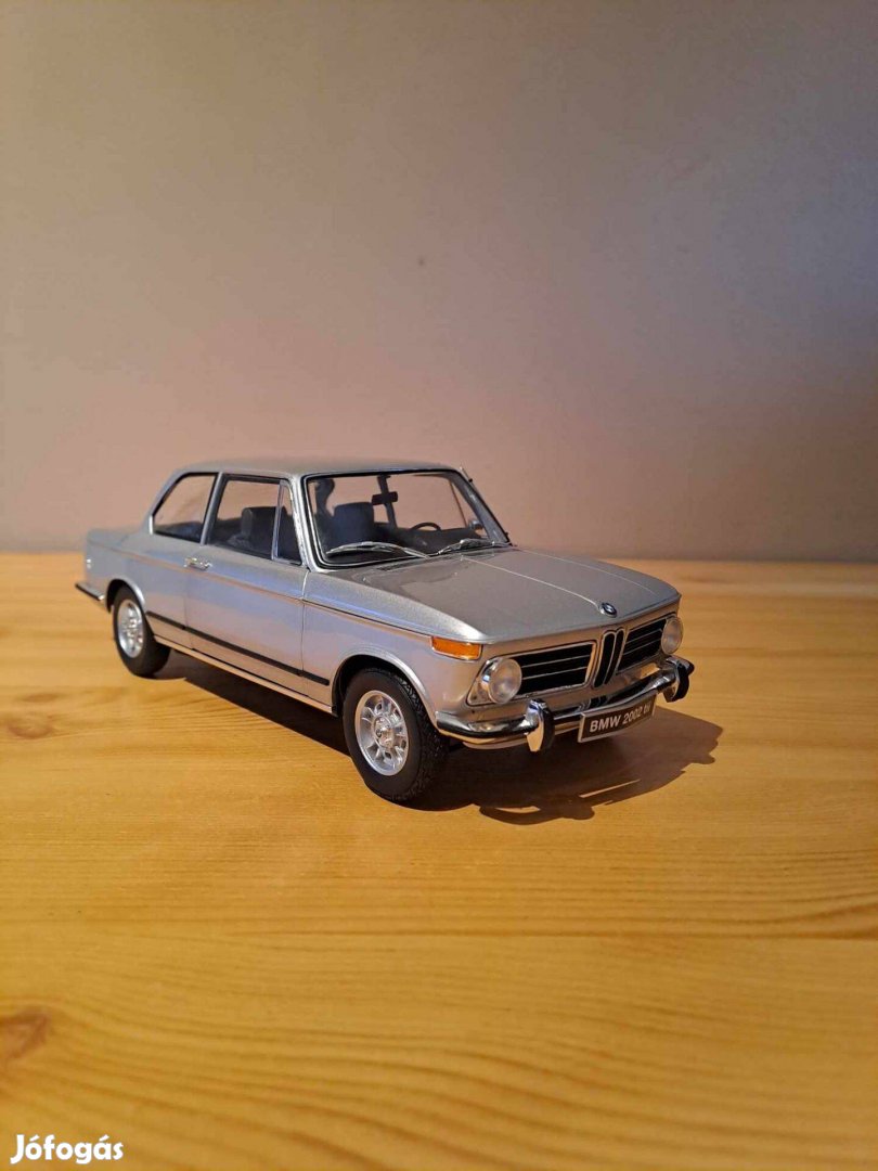 1:18 Kyosho BMW 2002 Tii modell
