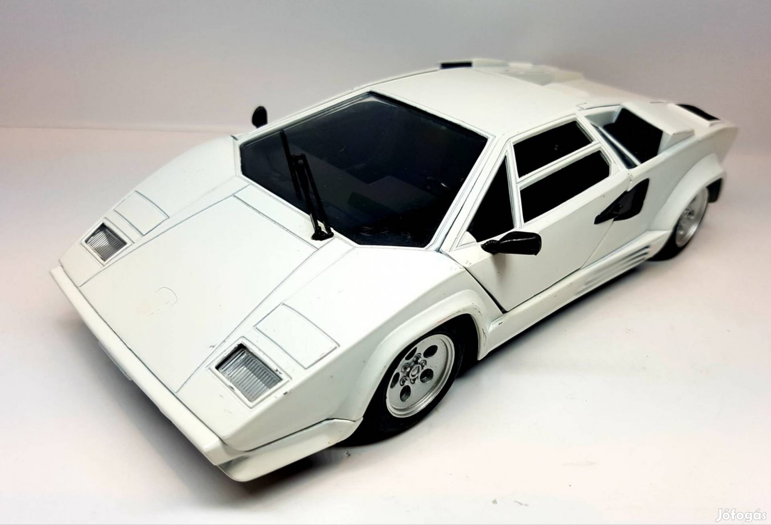 1/18 Lamborghini Countach Polistil kiadású autómodell 