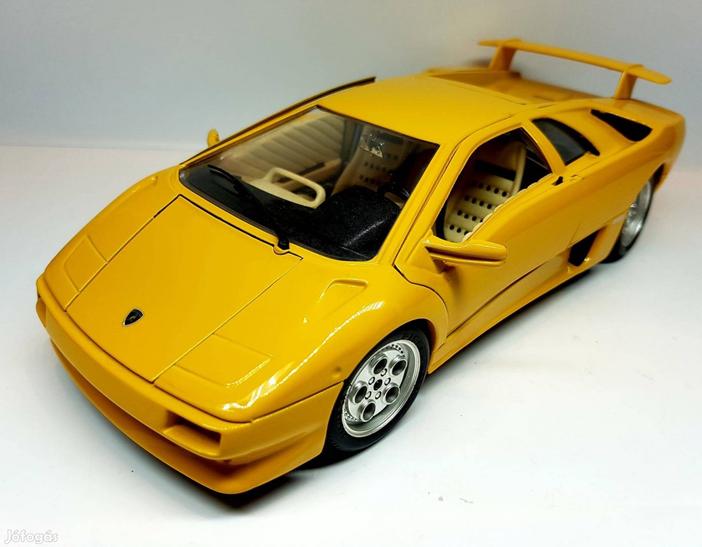 1/18 Lamborghini Diablo (1990) Burago kiadású autómodell 