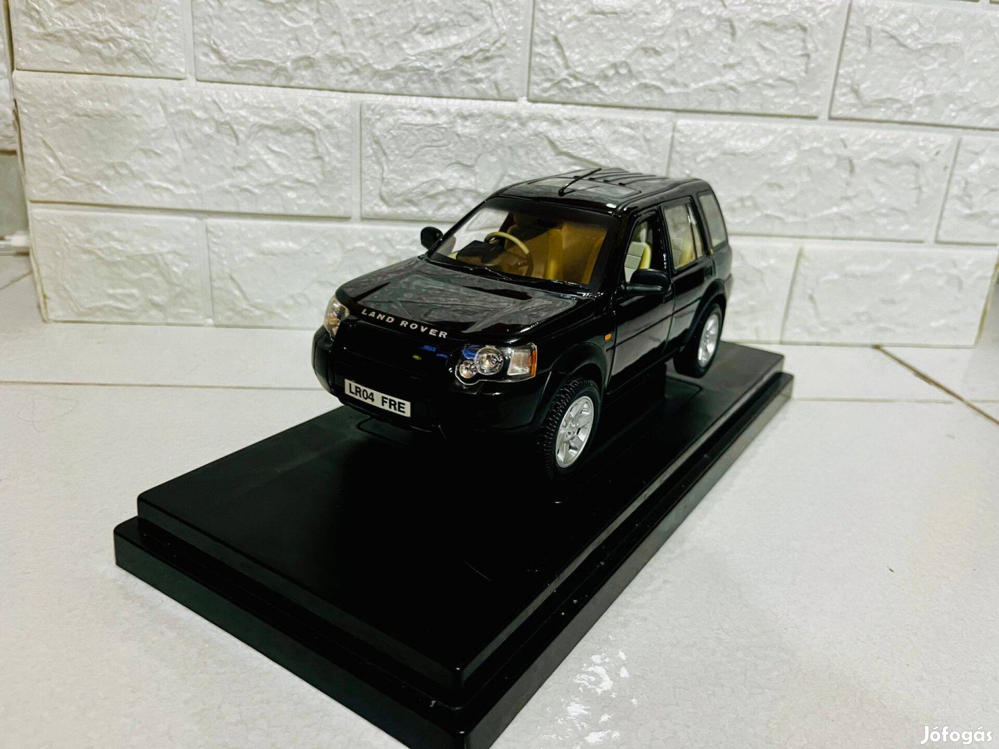 1:18 Land Rover Freelander nyitható ritka modellautó 1/18 dobozában