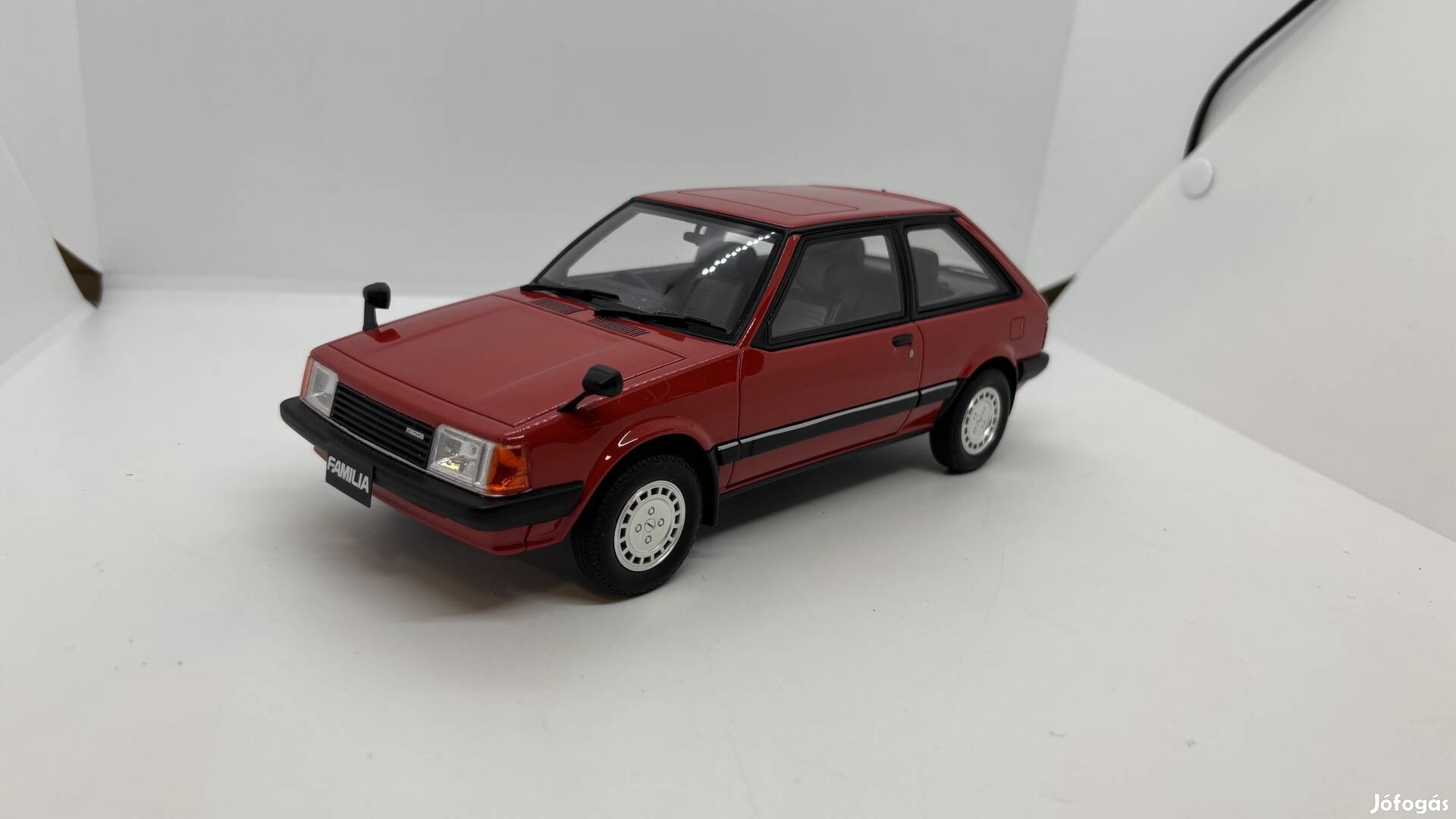 1:18 Mazda 323