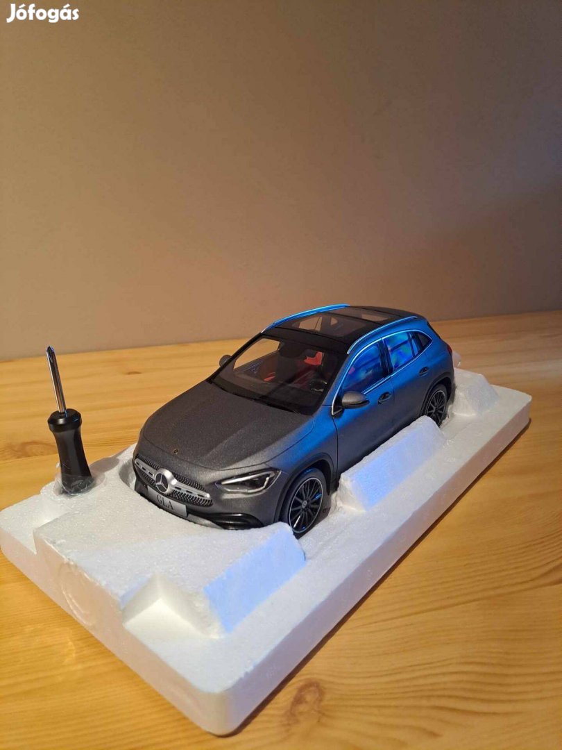 1:18 Mercedes-Benz GLA modell