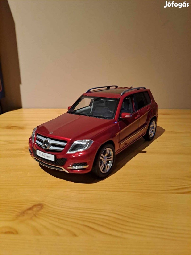 1:18 Mercedes-Benz GLA modell