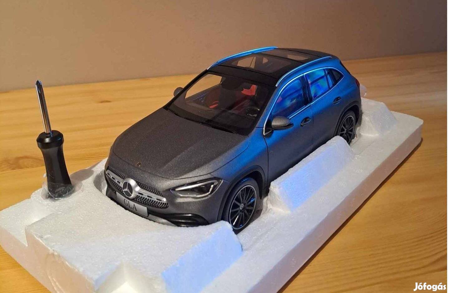 1:18 Mercedes-Benz GLA modell