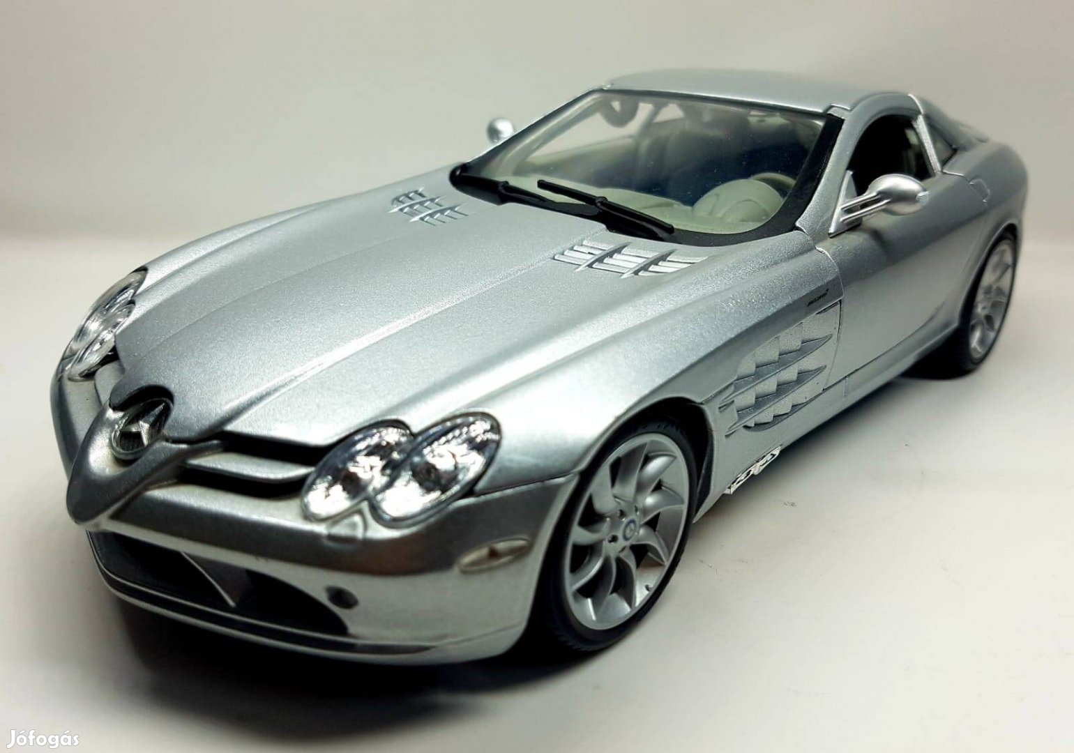 1/18 Mercedes-Benz SLR Mclaren Maisto kiadású autómodell 