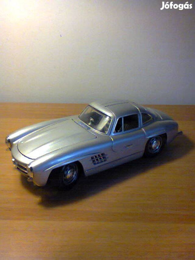 1/18 Merceses-Benz 300 SL Burago kiadású autómodell