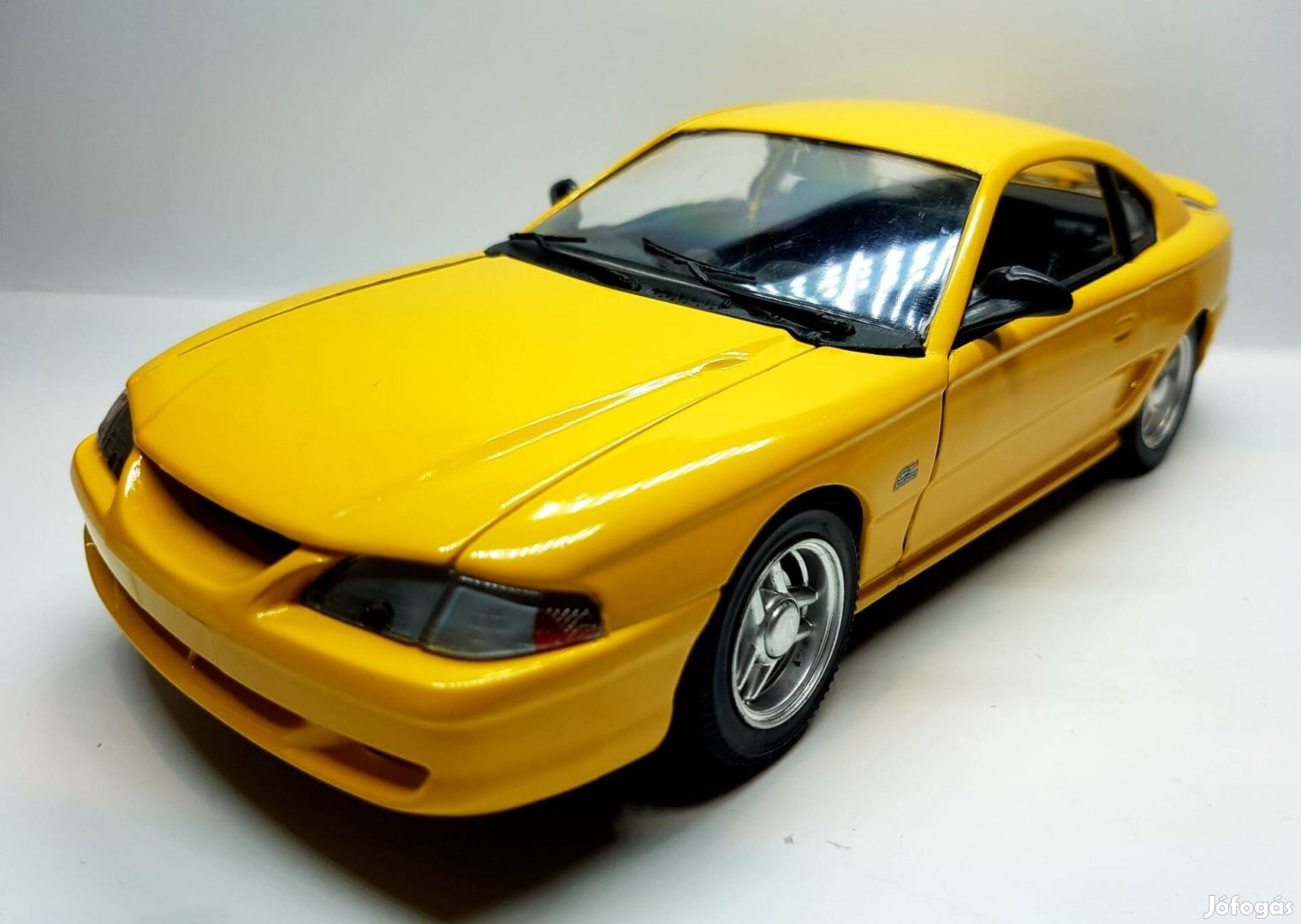 1/18 Mustang '94 autómodell 