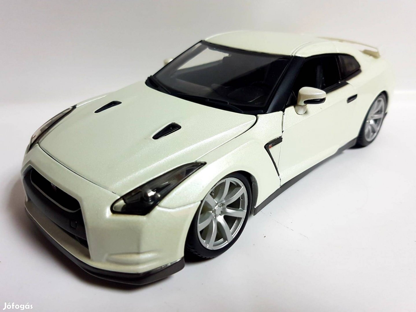 1/18 Nissan GT-R Burago kiadású autómodell 