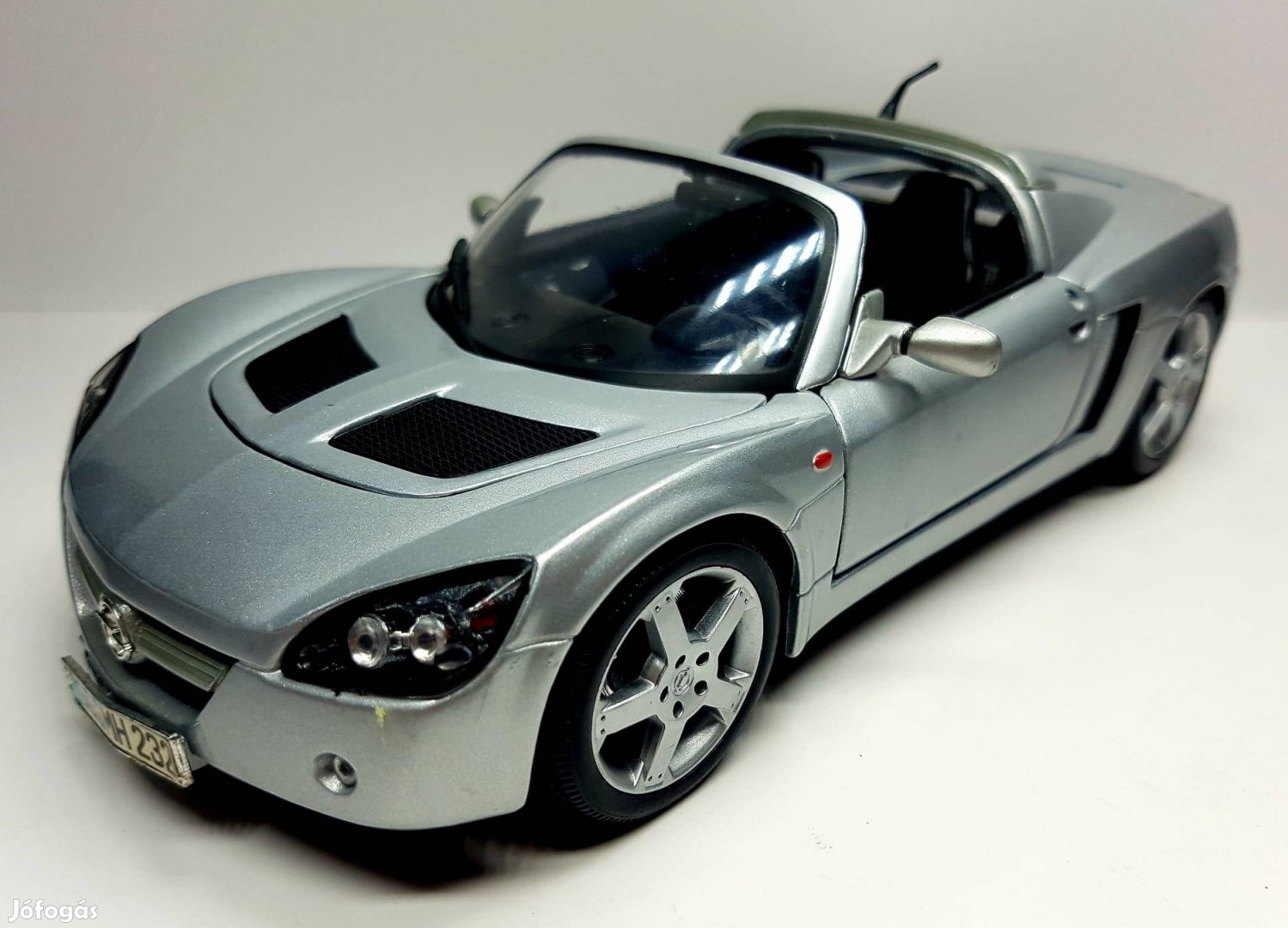 1/18 Opel Speedster Maisto kiadású autómodell 