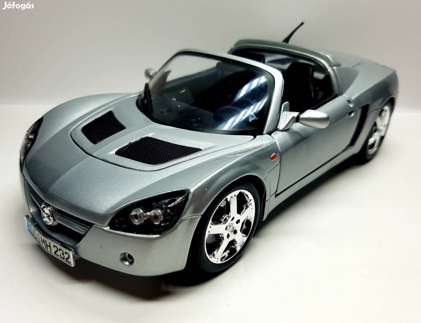 1/18 Opel Speedster Maisto kiadású autómodell 