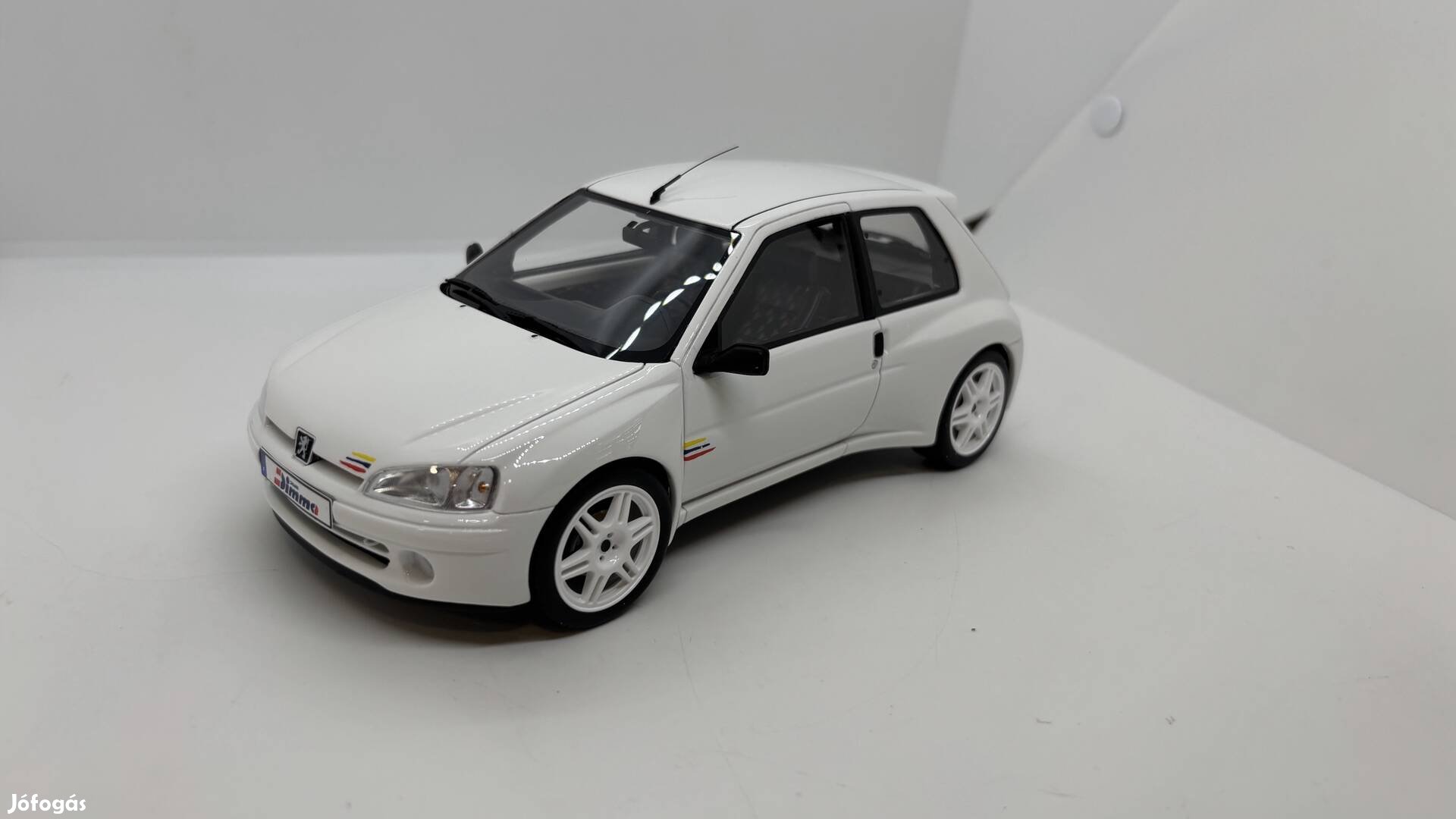 1:18 Peugeot 106 Maxi Dimma White