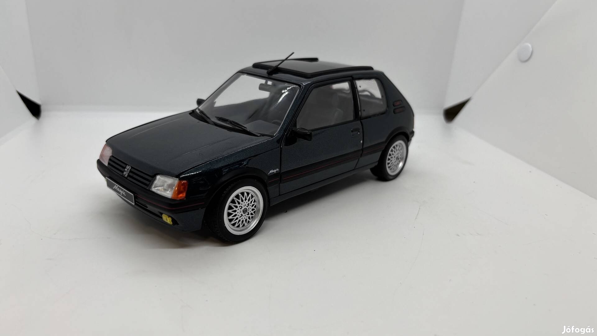 1:18 Peugeot 205 GTI Magic