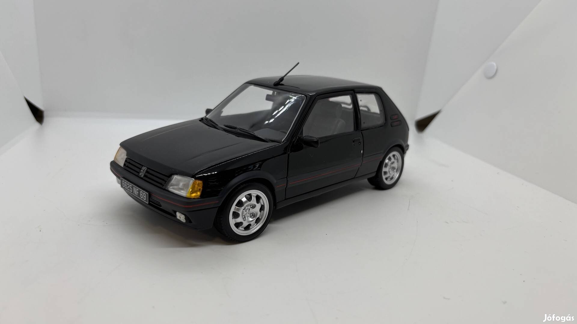 1:18 Peugeot 205 GTI 