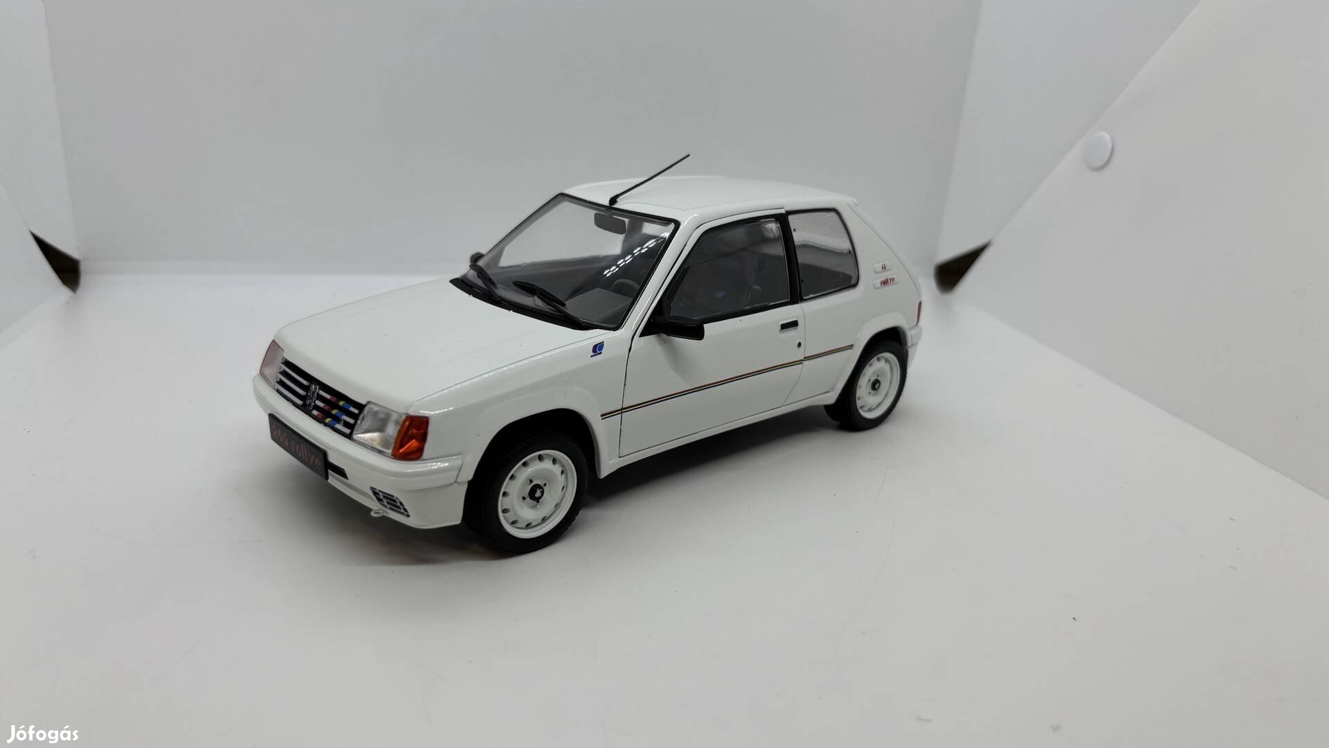 1:18 Peugeot 205 Rally 