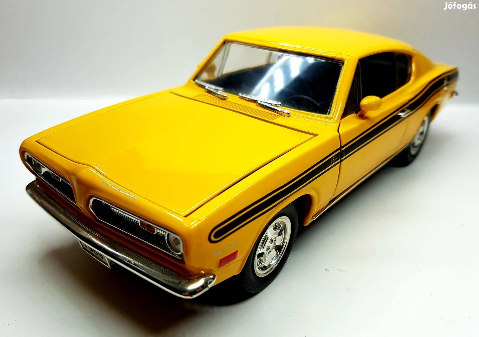 1/18 Plymouth Barracuda Roadlegends kiadású autómodell 