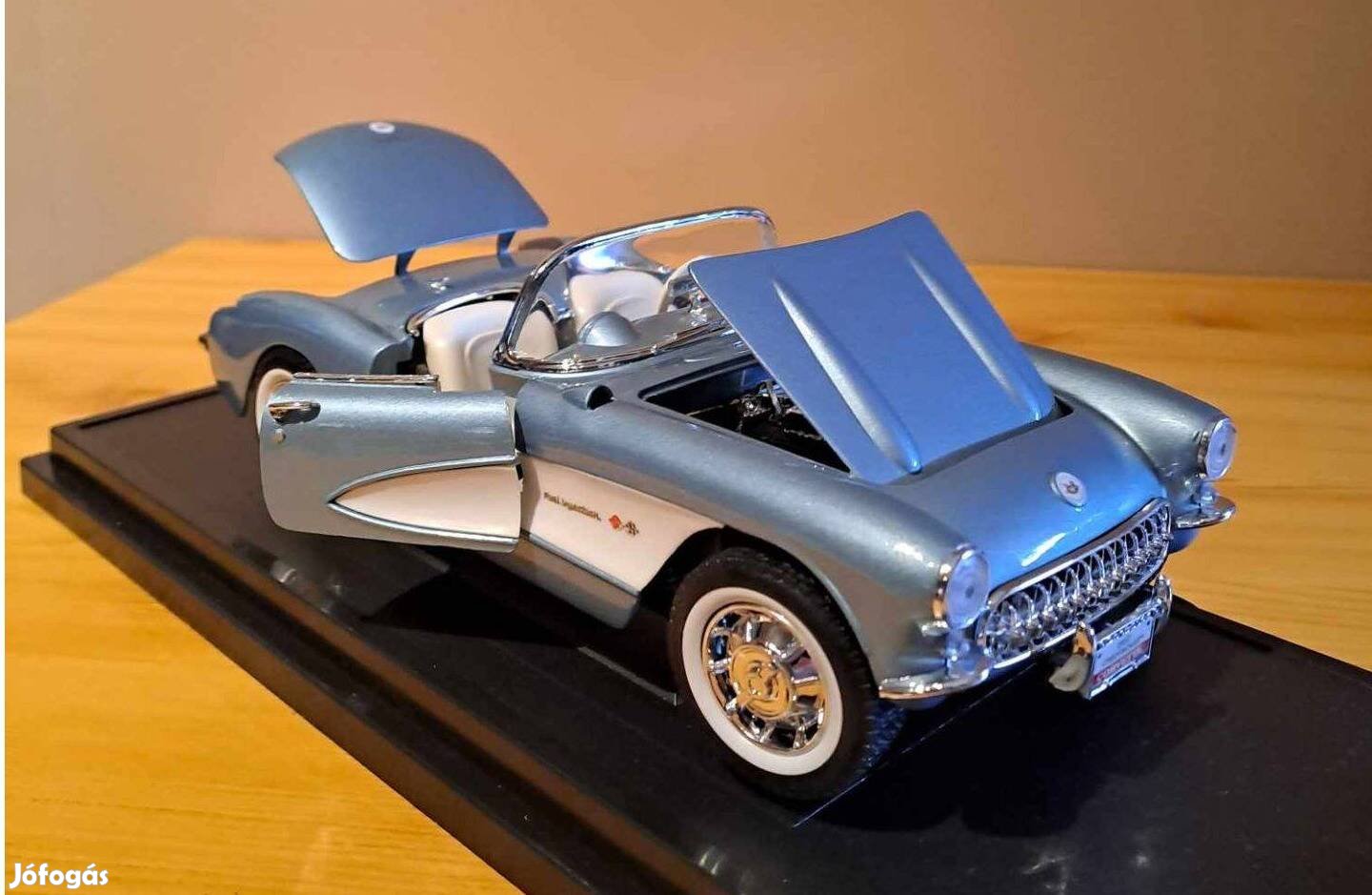 1:18 Road Signature Chevrolet Corvette C1 modell