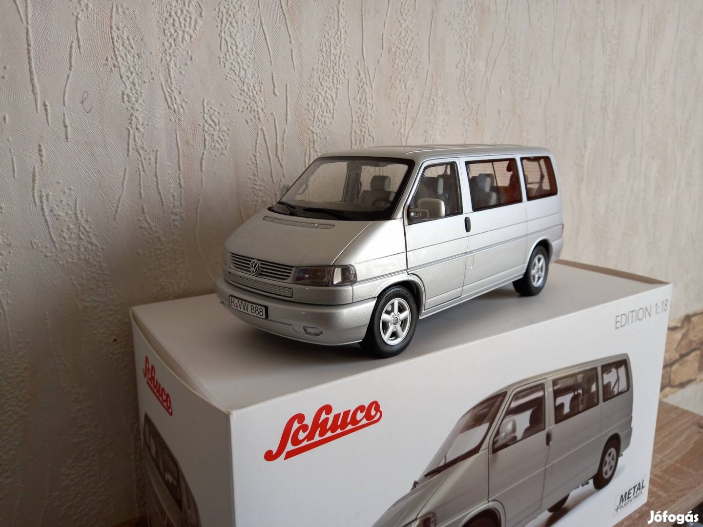 1:18 Schuco VW Transporter 