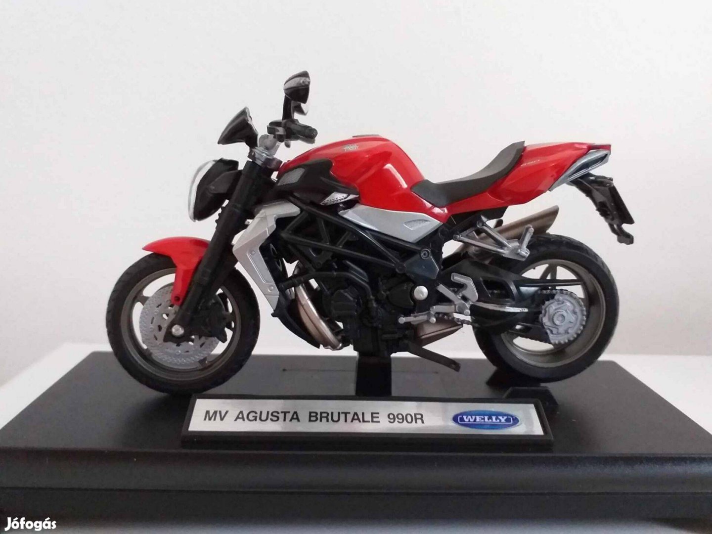 1/18 motor modell MV Agusta Brutale 990R