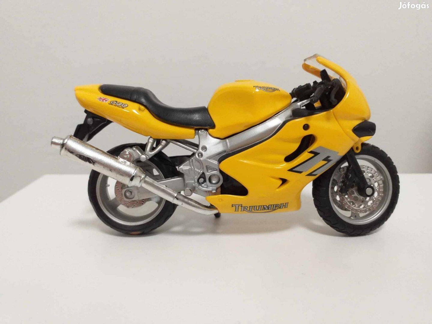 1/18 motor modell Triumph TT 600