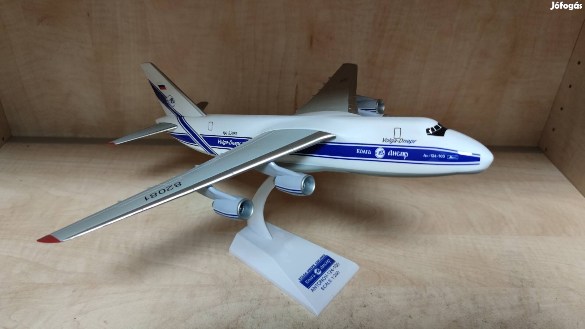 1/200 Antonov An-124 Repülőgép modell