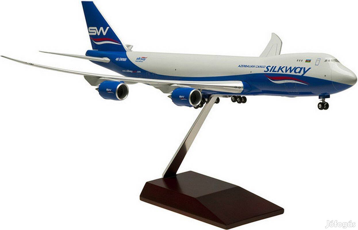 1:200 Boeing 747-8F modell Silkway west airlines 700gr futóművel