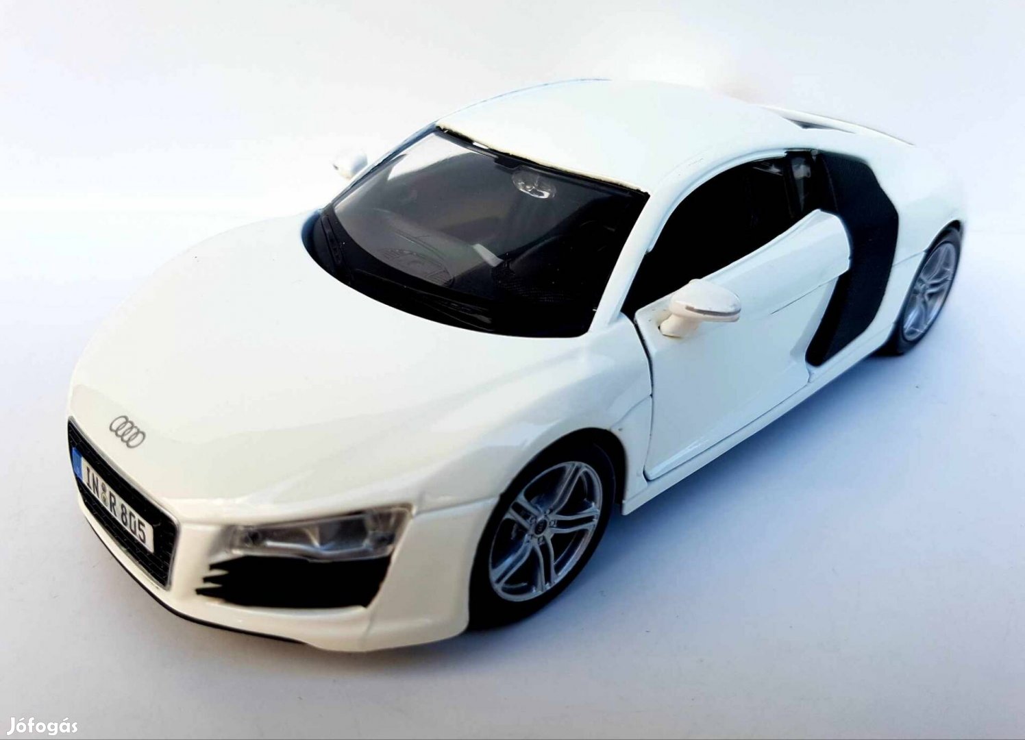 1/24 AUDI R8 Maisto kiadású autómodell 