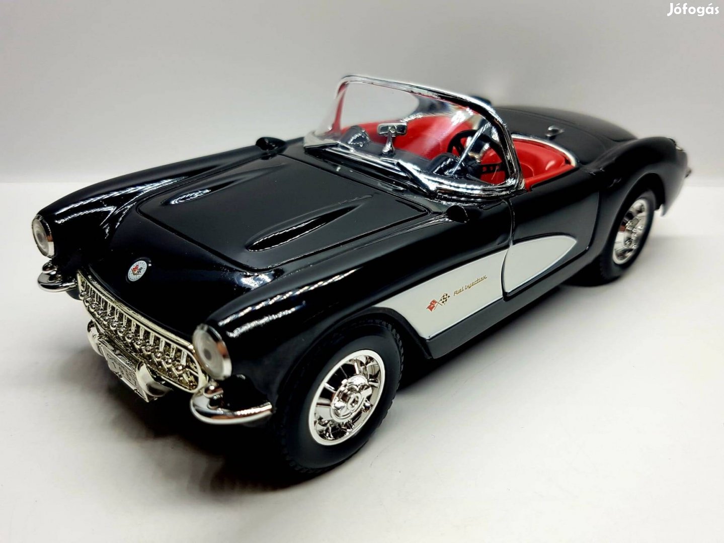 1/24 Chevrolet Corvette (1957) autómodell 