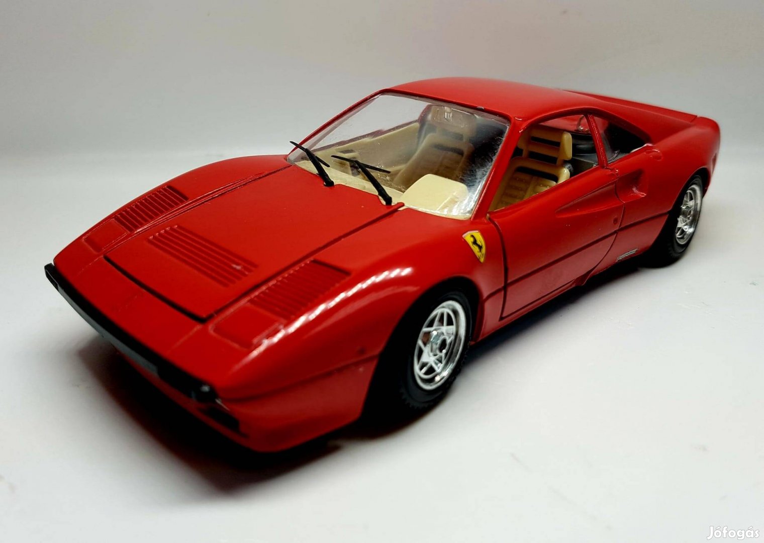 1/24 Ferrari GTO Burago kiadású autómodell 