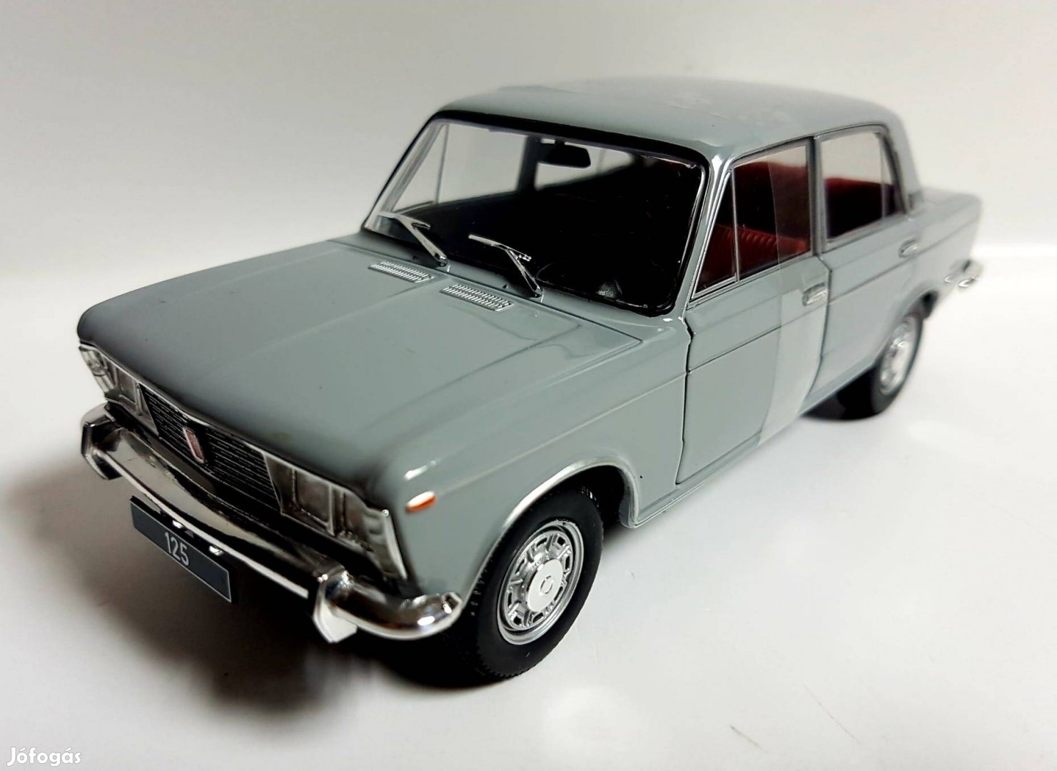 1/24 Fiat 125 Special Whitebox kiadású autómodell 