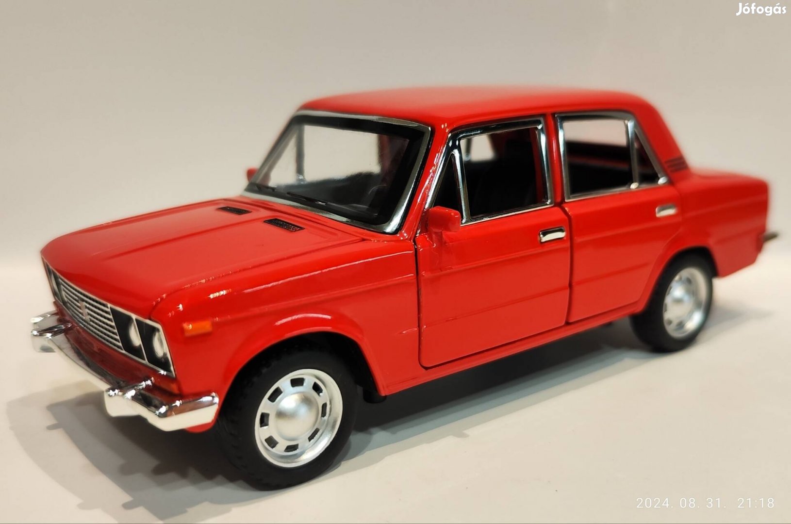 1/24 Lada autómodell 